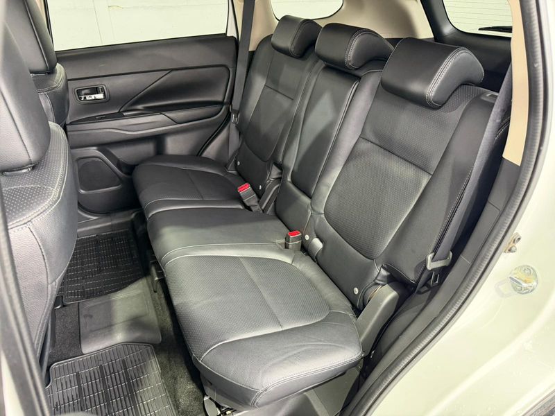 Mitsubishi Outlander 2015, foto 21