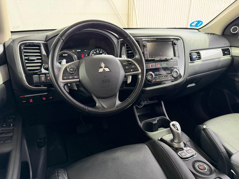 Mitsubishi Outlander 2015, foto 30