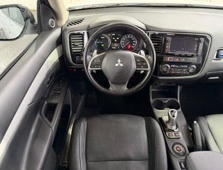 MITSUBISHI OUTLANDER 2.0PHEV 4WD PLUG-IN HYBRID EV