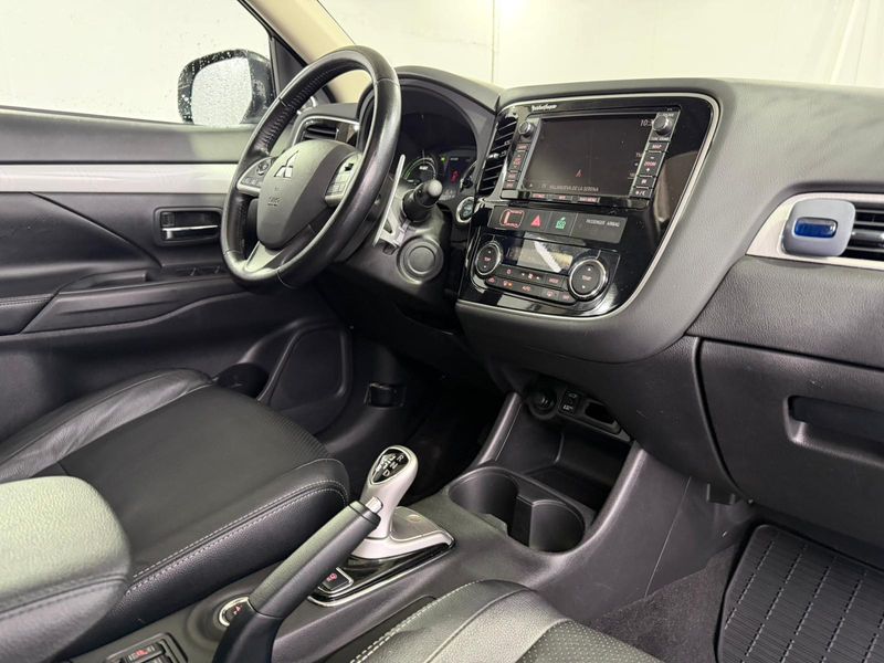 Mitsubishi Outlander 2015, foto 36