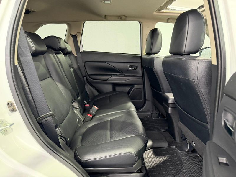Mitsubishi Outlander 2015, foto 37