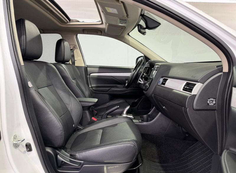 Mitsubishi Outlander 2015, foto 35