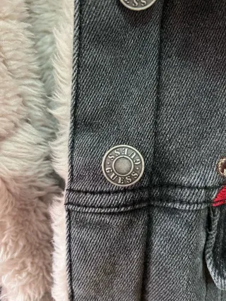 Chaqueta Guess gris con ositos