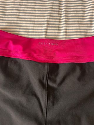 Mallas deportivas Reebok negras y fucsia