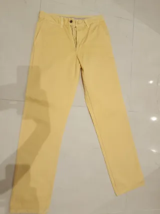 Pantalón chino caballero amarillo