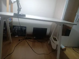 Mesa escritorio Trotten Ikea beige