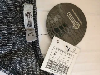 Camiseta tirantes Stradivarius gris/plata