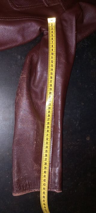 Chaqueta de piel hombre marrón.