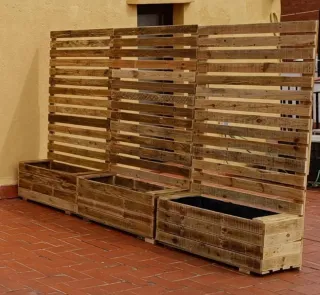 Jardineras de madera con celosía