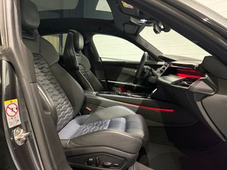 Audi e-tron GT Audi e-tron GT 60 quattro 350kW (476CV)