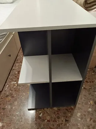 Mesa estudio ordenador blanca y negra