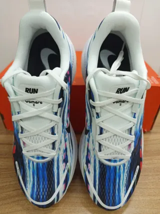 Nike Vomero 18 SE Talla 45