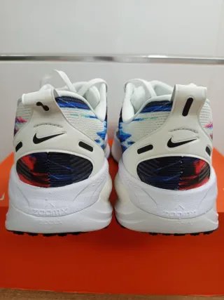 Nike Vomero 18 SE Talla 45