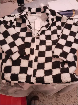 Chaqueta borrego cuadros blanco y negro