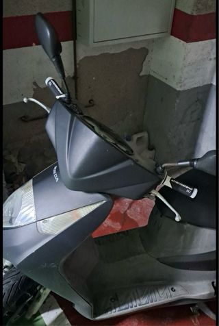 Moto Honda Dylan 125 scooter