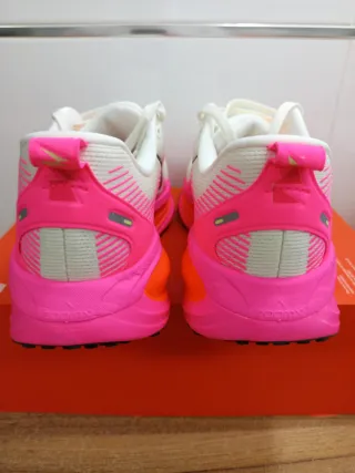Nike Vomero 18 CM Talla 41