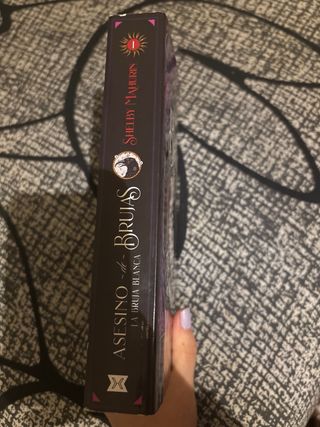 libro Asesino de brujas: La bruja blanca