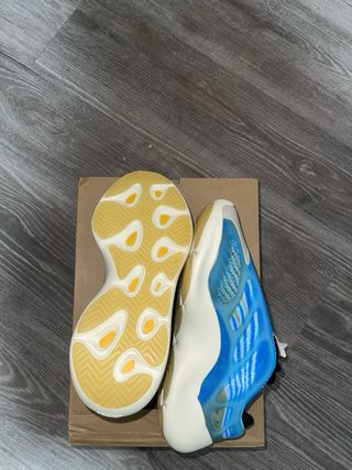 Adidas Yeezy 700 v3 Beige/Azul