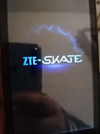 Móvil ZTE Skate Negro