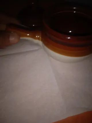 Salseda de cerámica con tapa