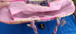 Bolsa de rafia rosa y beige