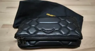 Bolso de mano negro acolchado