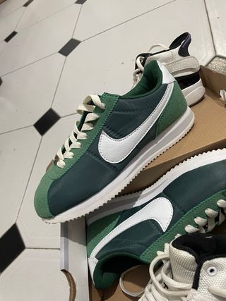 Nike Cortez Verdes Talla 36 y Blancas Talla 29