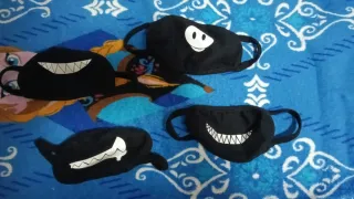 4 Mascarillas Negras con Diseños Divertidos