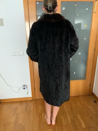 Abrigo largo negro tipo visón