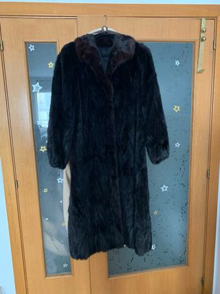 Abrigo largo negro tipo visón