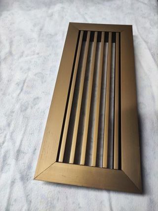 Griglia metallo dorato