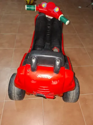 Moto a batería infantil Scooty de luxe
