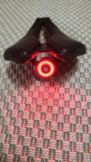 Sillín MOST prostático + luz trasera