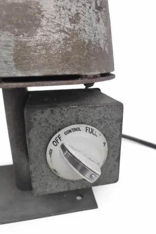 Ferro de Chapeleiro Antigo