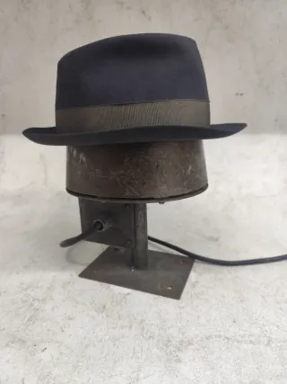 Ferro de Chapeleiro Antigo