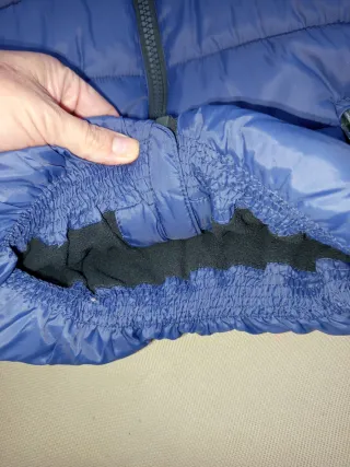 Chaquetón azul con capucha