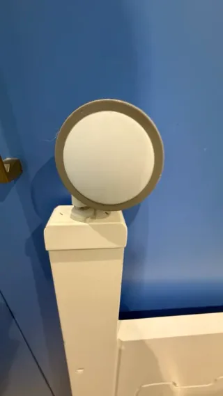 Cuna blanca de madera con colchon