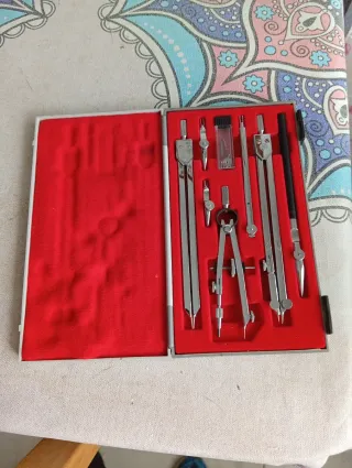 Set de Dibujo Compás y Accesorios