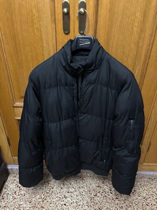 Chaquetón de plumas negro