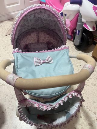 Carro de muñecas rosa y verde