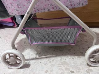 Carro de muñecas rosa y verde