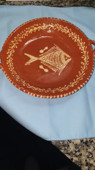 5 Pratos, decorados em terracota 22,5 cm diametro