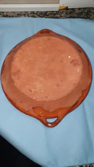 5 Pratos, decorados em terracota 22,5 cm diametro