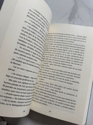 Libro. La reina roja.