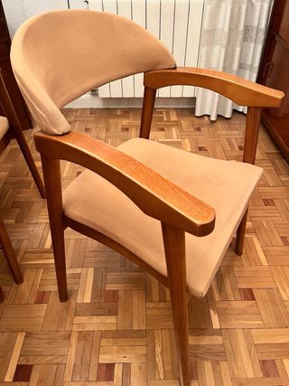Conjunto mesa redonda antigua y 4 sillas