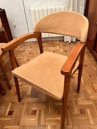 Conjunto mesa redonda antigua y 4 sillas
