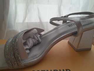 Sandalia fiesta plateada tacón bloque