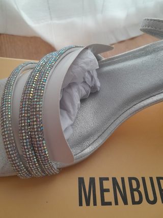 Sandalia fiesta plateada tacón bloque