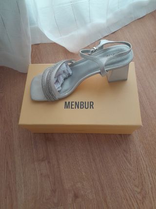 Sandalia fiesta plateada tacón bloque