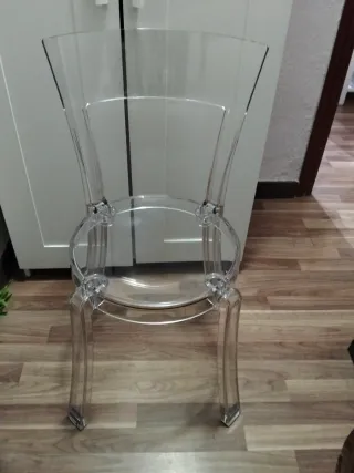 Silla transparente de metraquilato